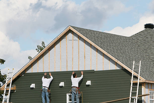 Professional Siding technician working in Glencoe, OH